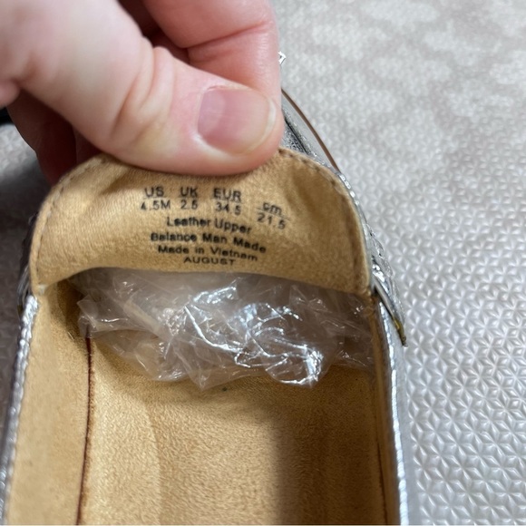 Naturalizer Metallic Silver Tassel August Loafers Preppy Slip-on Women’s Shoe - Picture 6 of 12